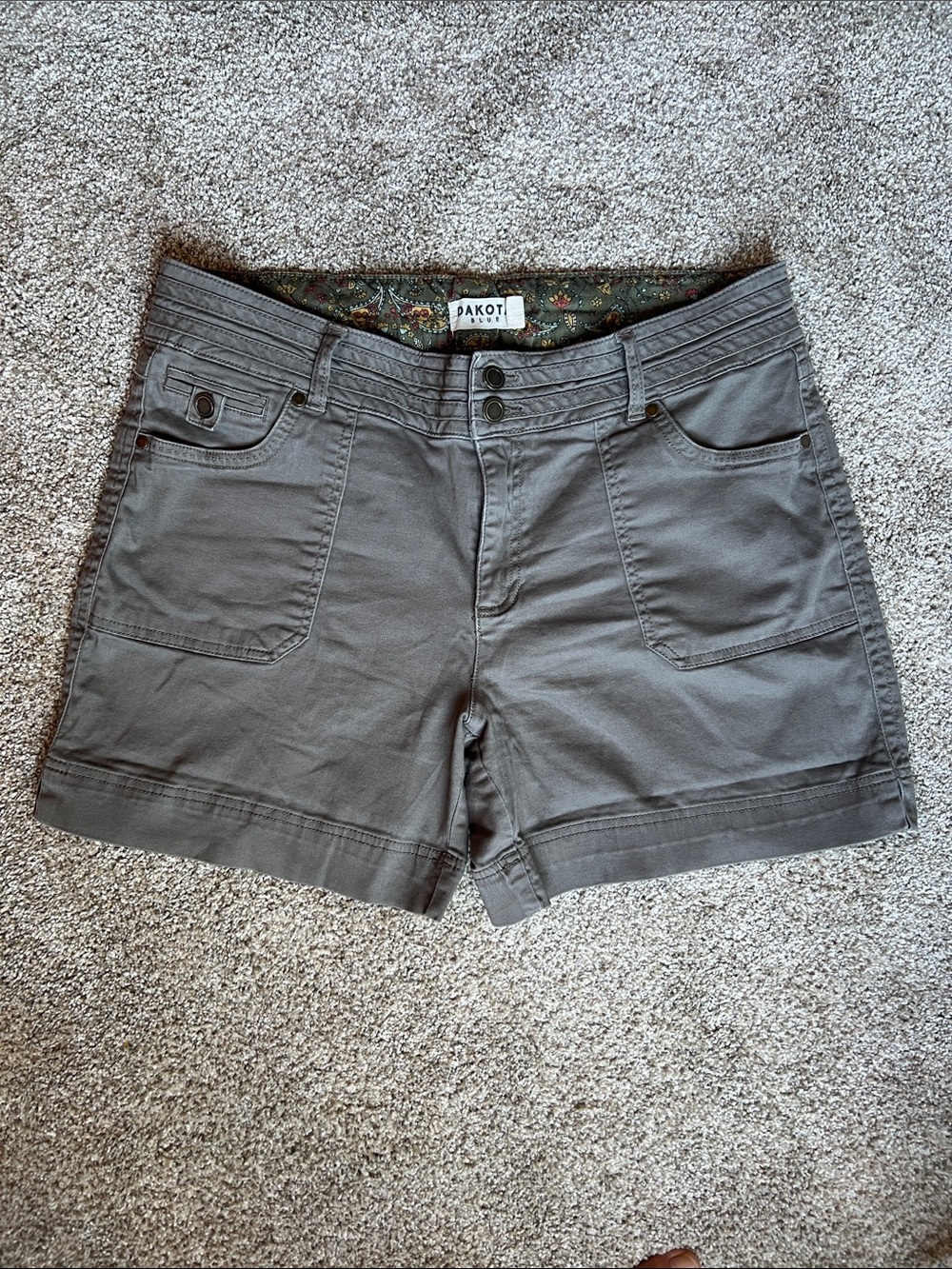 Dakot Olive Utility Shorts in Olive